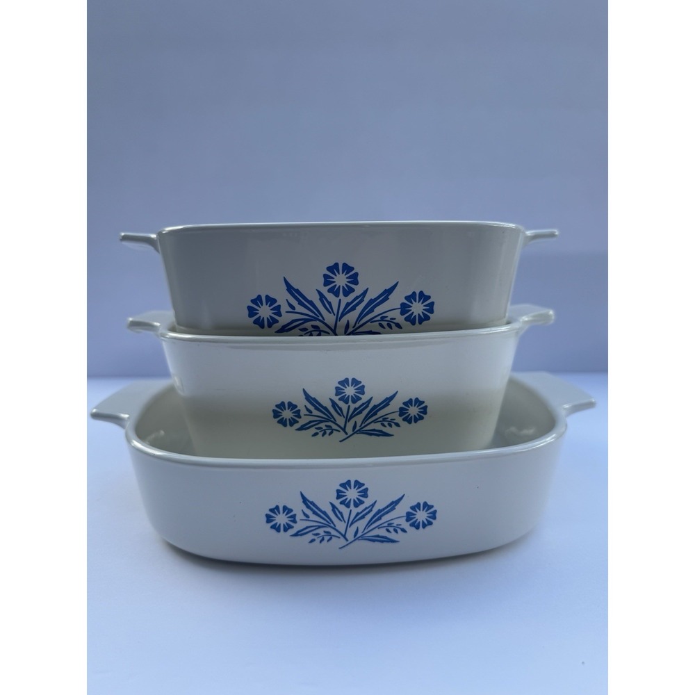 CorningWare Cornflower Blue 1.5 Qt Square Casserole Dish‎ Vintage w Handles A-1